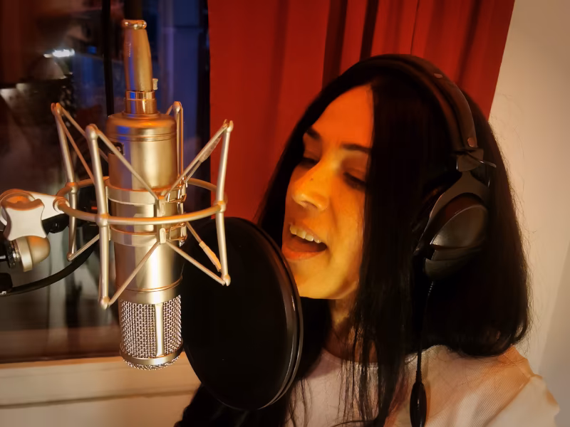 Jane Gladys Netto during a vocal session at Hot Milk Studio Berlin