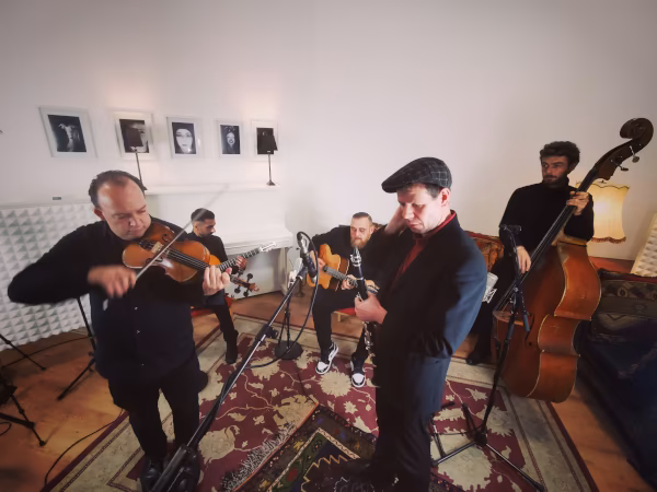 Berlin Django Ensemble bei der Aufnahme im Hot Milk Studio