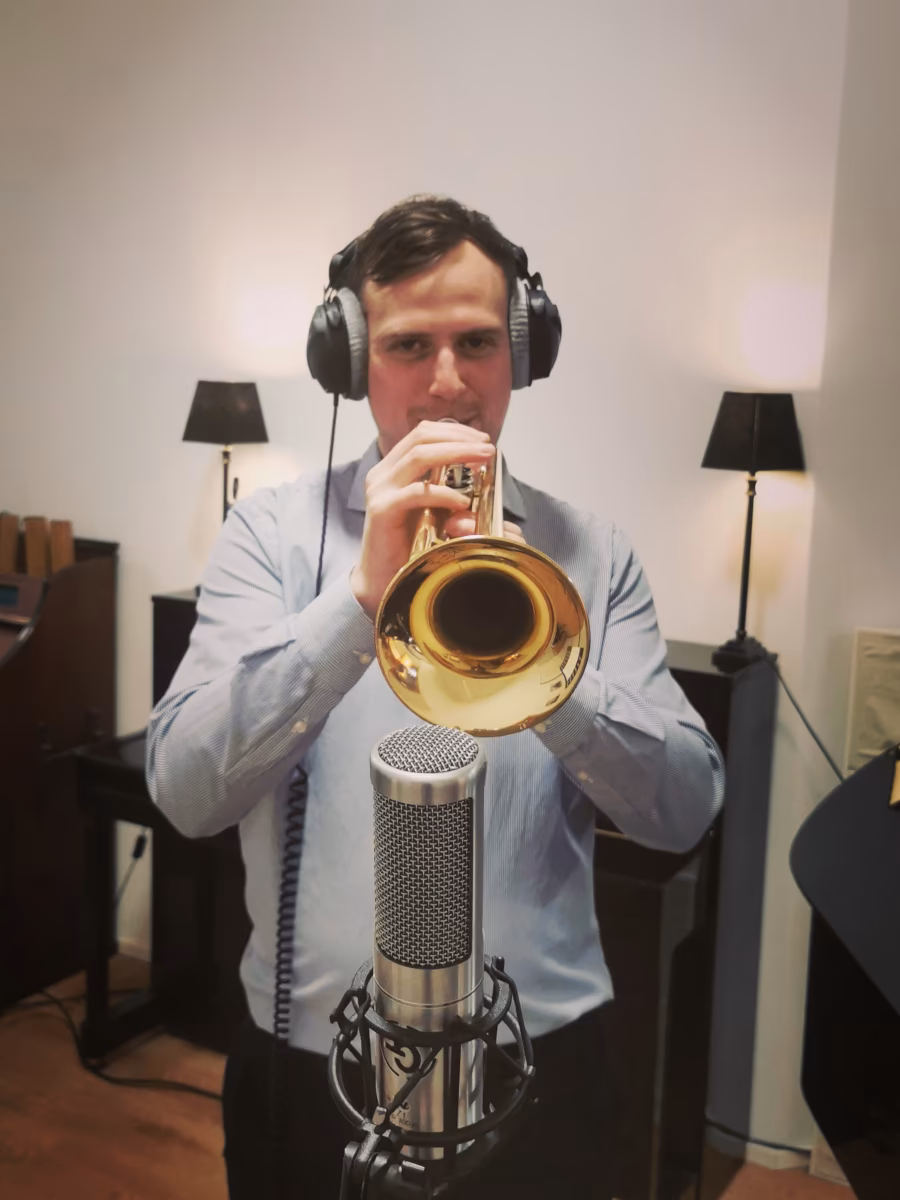 Matthew Liebeck nimmt Trompete im Hot Milk Studio auf