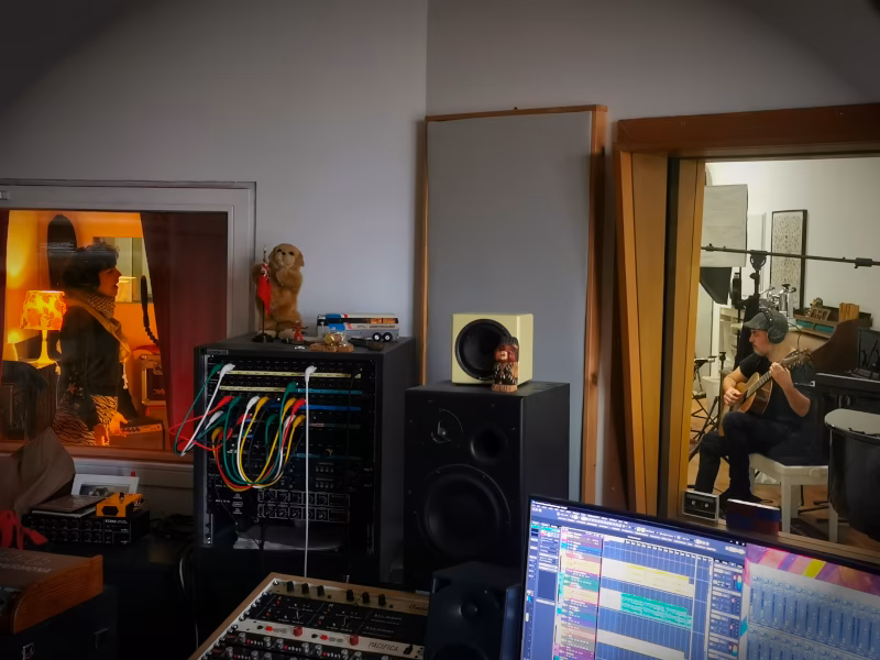 Estela und Octavio von Remar en Colibrí bei der Aufnahme im Hot Milk Studio